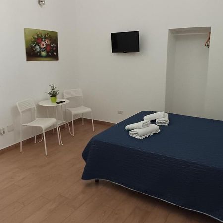Casa Laura Oliva Mancini Bed & Breakfast Наполи Екстериор снимка
