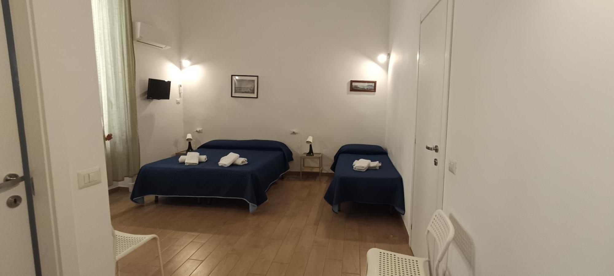 Casa Laura Oliva Mancini Bed & Breakfast Наполи Екстериор снимка
